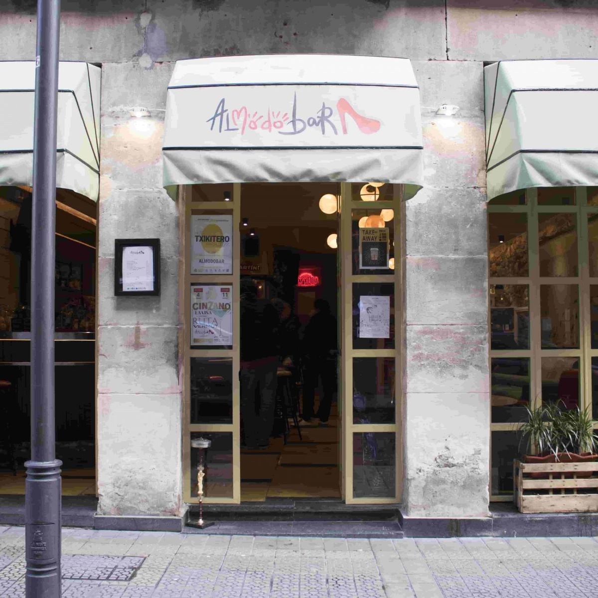 Gastrobar Almodobar en Bilbao la vieja