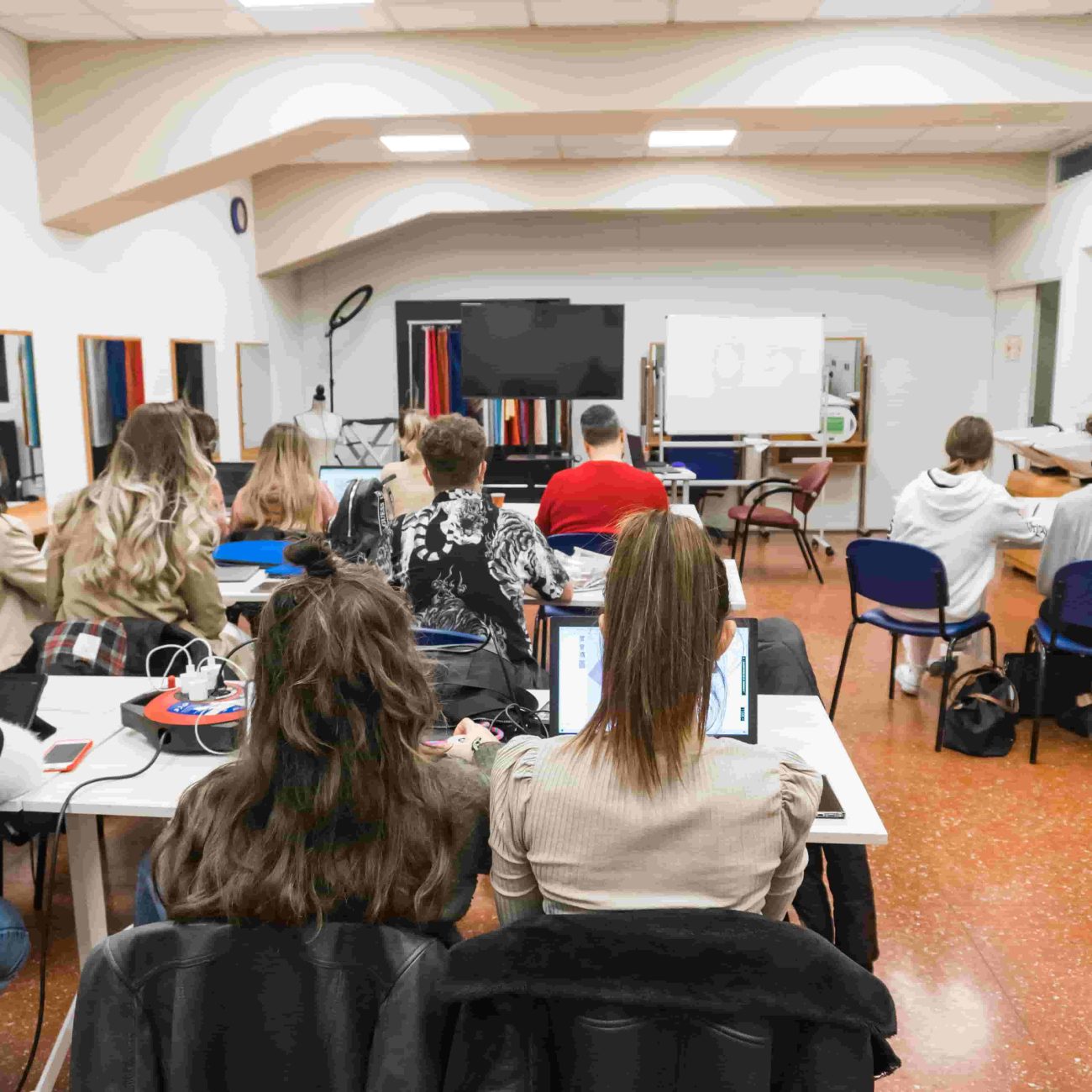 Centro de formación de peluquería, estética y asesoría de imagen