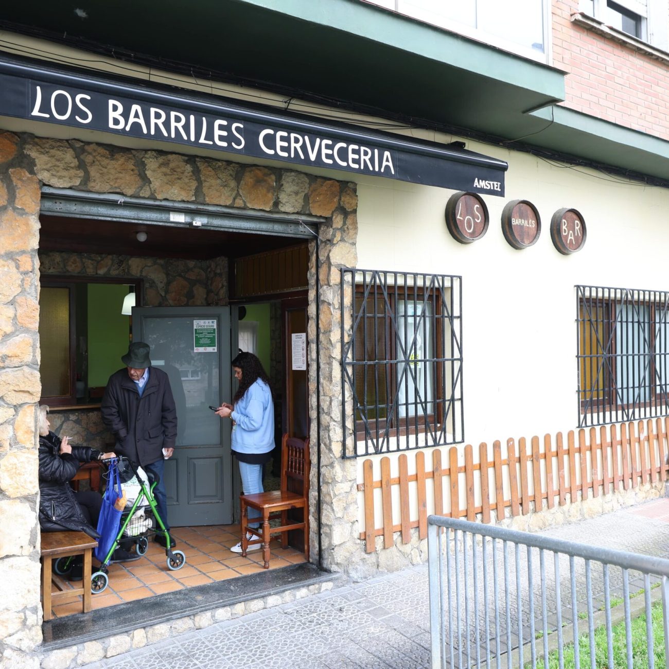 BAR LOS BARRILES