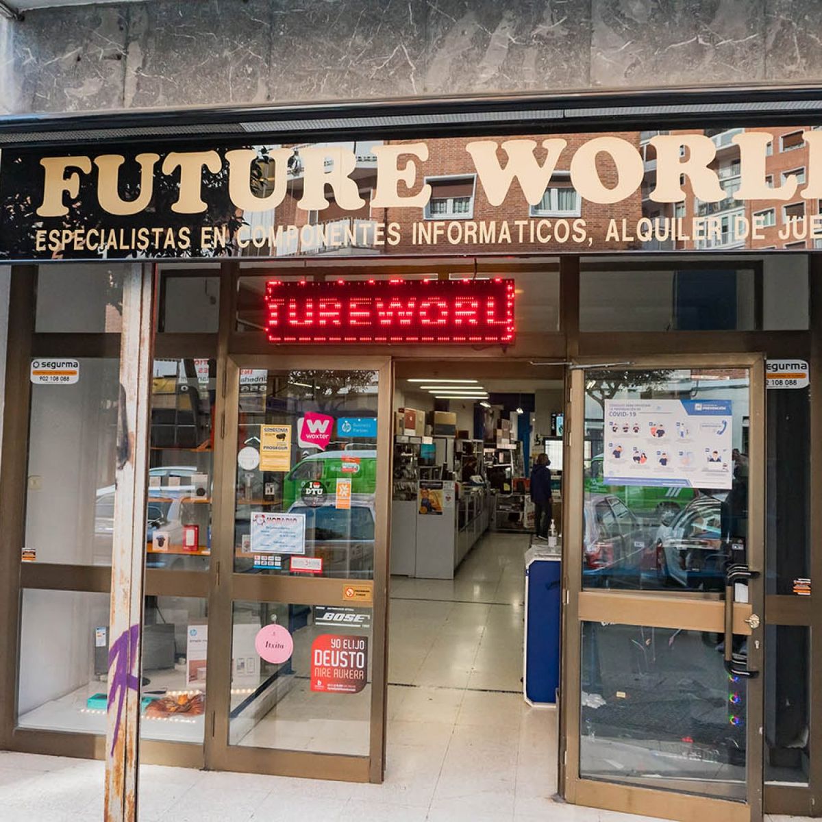 Future World, equipos informáticos en Deusto