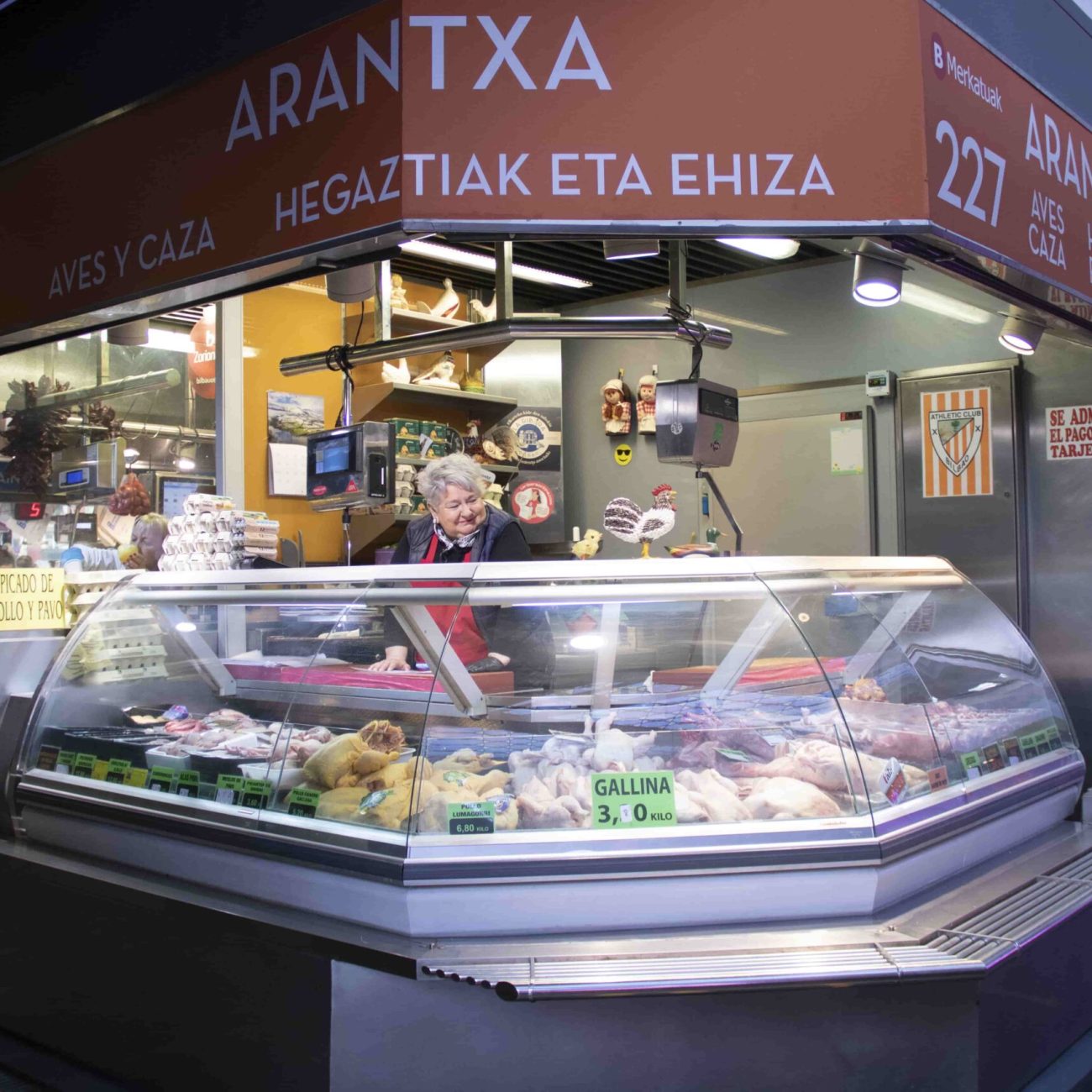 Aves y caza Arantxa en el Mercado de la Ribera