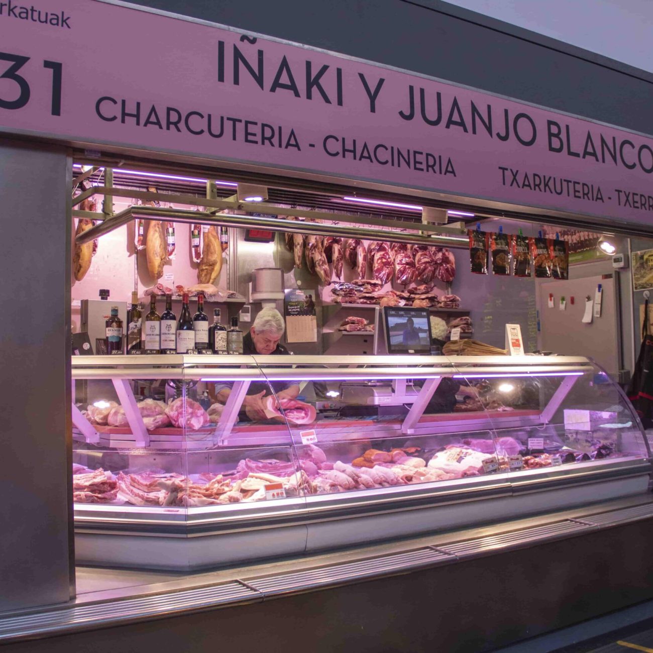 Chacinería Iñaki y Juanjo Blanco en el Mercado de la Ribera